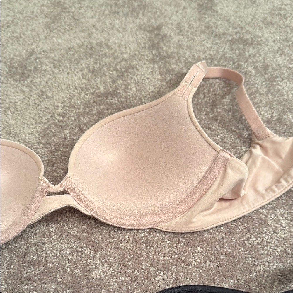 2 push-up Bras - Picture 15 of 16